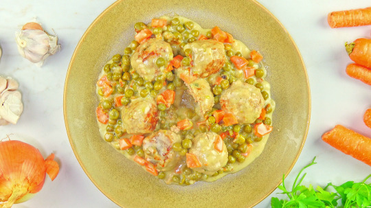 Rezept: Low Carb Saftige Keto-Frikadellen mit Rahmgemüse