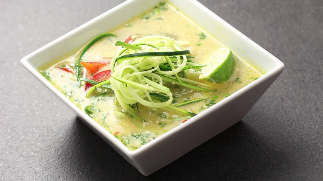 Thai soup with zucchini und chicken breast - Low Carb Recipes by Foodabi