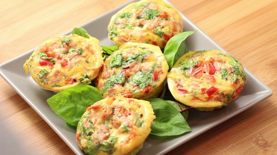 Rezept: Low carb muffins with eggs, ham and spinach