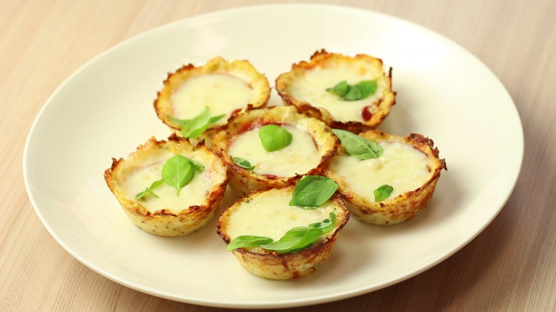 Cauliflower pizza muffin - Low Carb Recipes by Foodabi