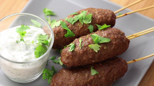 Rezept: Kebab Skewers with Homemade Tzatziki