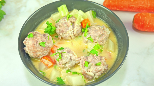 Rezept: Leckerer Kohlrabi Eintopf mit Fleischbällchen