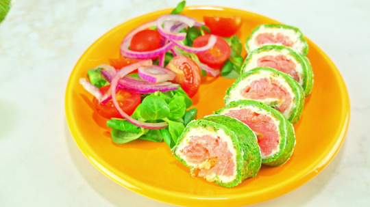 Rezept: Praktischer Räucherlachs Spinatwrap aus der Pfanne