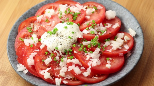 Recipe: Low Carb Tomato Salad with Onions