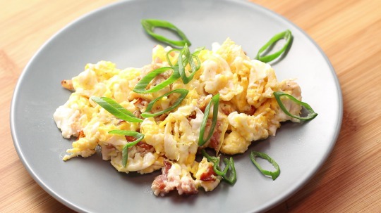 Recipe: Low Carb Scrambled eggs with bacon