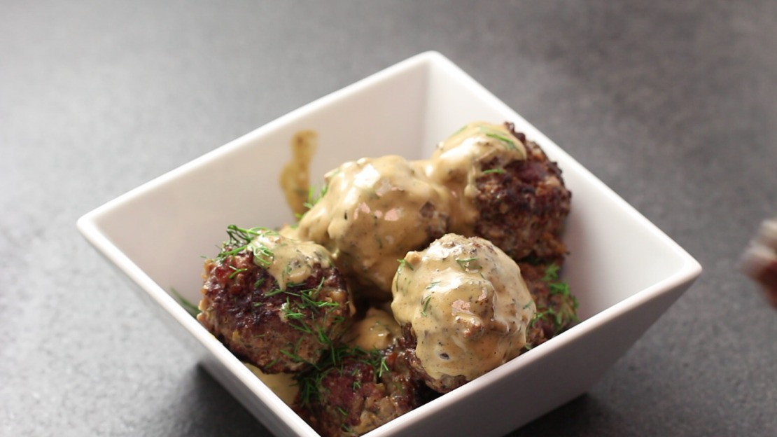 Swedish meatballs in creamy sauce - Low Carb Recipes by Foodabi