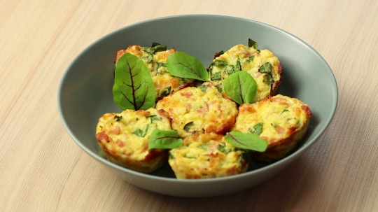 Rezept: Cauliflower Muffins with Spinach, Ham, and Cheese 