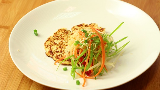 Rezept: Cauliflower Toast with Asian Salad 