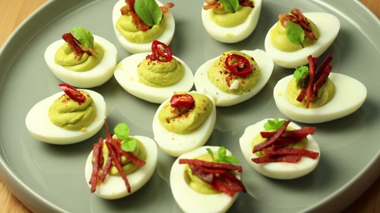 Rezept: Deviled Eggs with Avocado Filling 