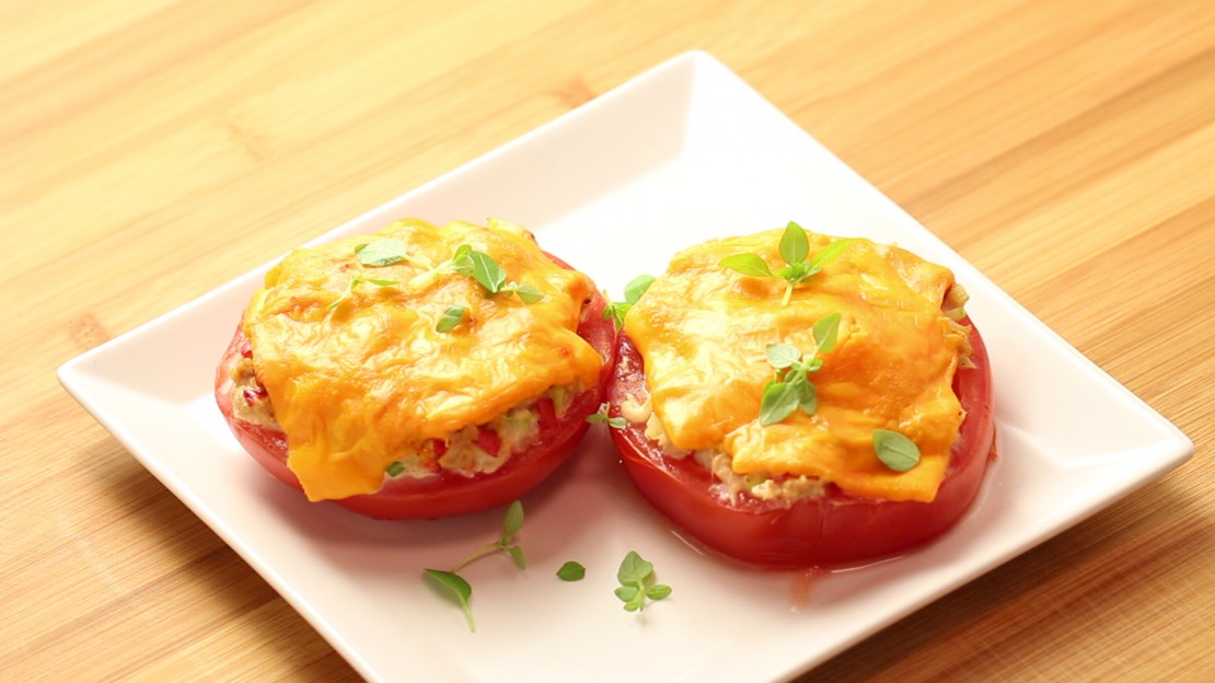 Baked tomato with tuna paste - Low Carb Recipes by Foodabi