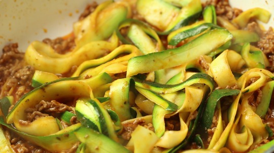 Rezept: Zucchini Noodles with Bolognese Sauce  