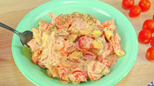 Rezept: Super cremiger Frühstücks-Salat mit Schinken