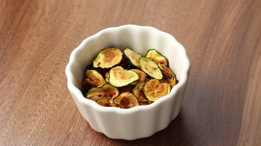 Zucchini Chips - Low Carb Recipes by Foodabi