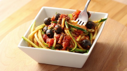 Rezept: Zucchini Nudeln alla Puttanesca