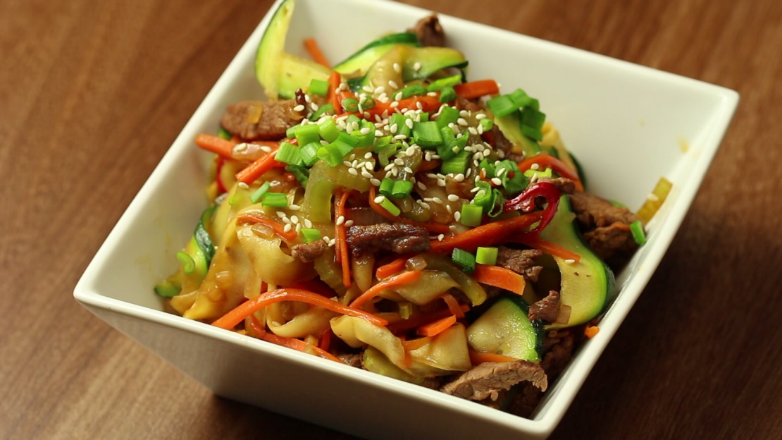 Asian style zucchini noodles - Low Carb Recipes by Foodabi