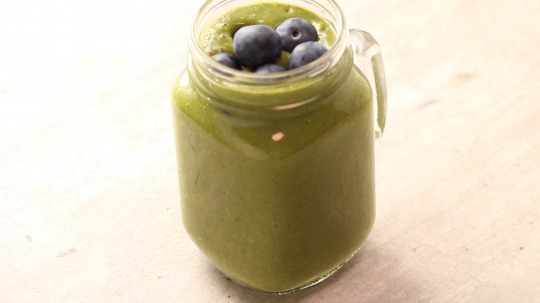 Rezept: Low Carb Grüner Erdbeer Smoothie 