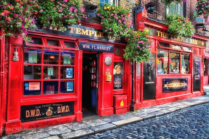 Temple Bar Street Dublin