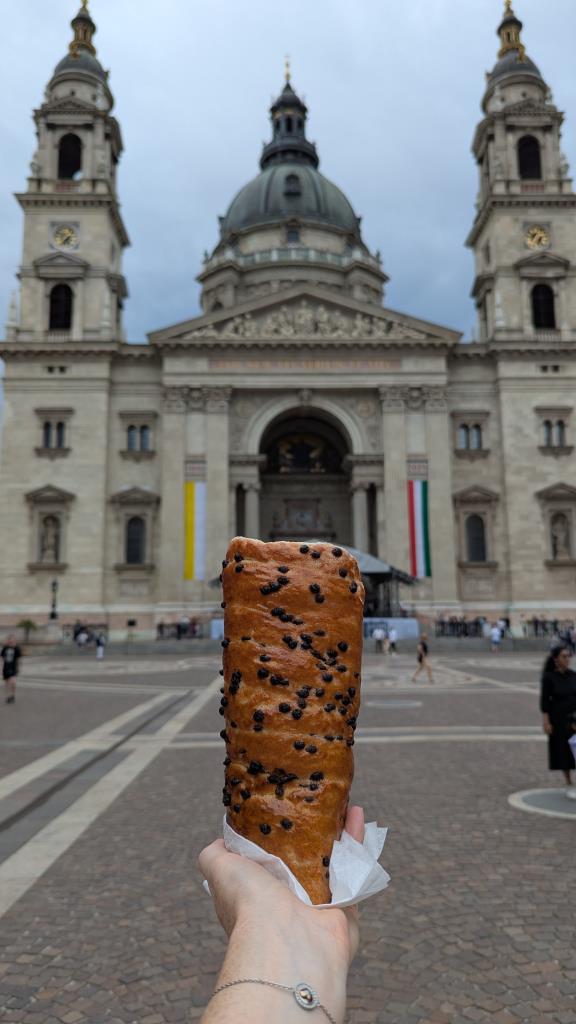 Chimney cake di fronte alla Basilica di St.Stefano, Budapest