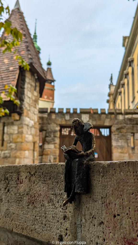 Castello di Vajdahunyad, Budapest. Mini statua di Dracula.