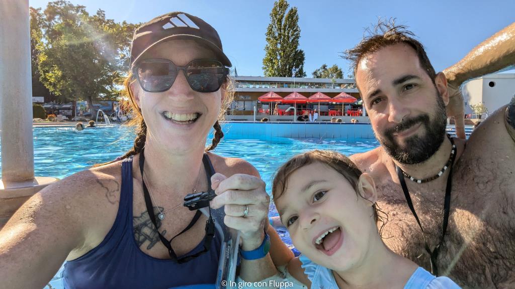 Fluppa, Mazz e Vicky al Palatinus Strand Baths, Budapest. .