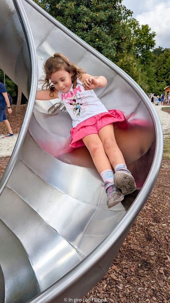 Playground del parco Normafa, Budapest. Scivolo.