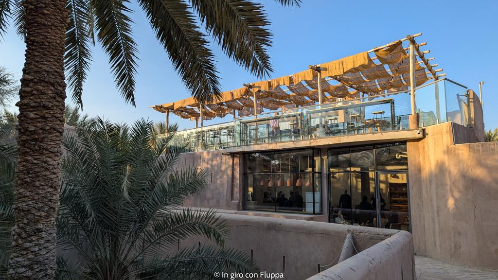 Anat Café, raggiungibile tramite le antiche mura di Nizwa