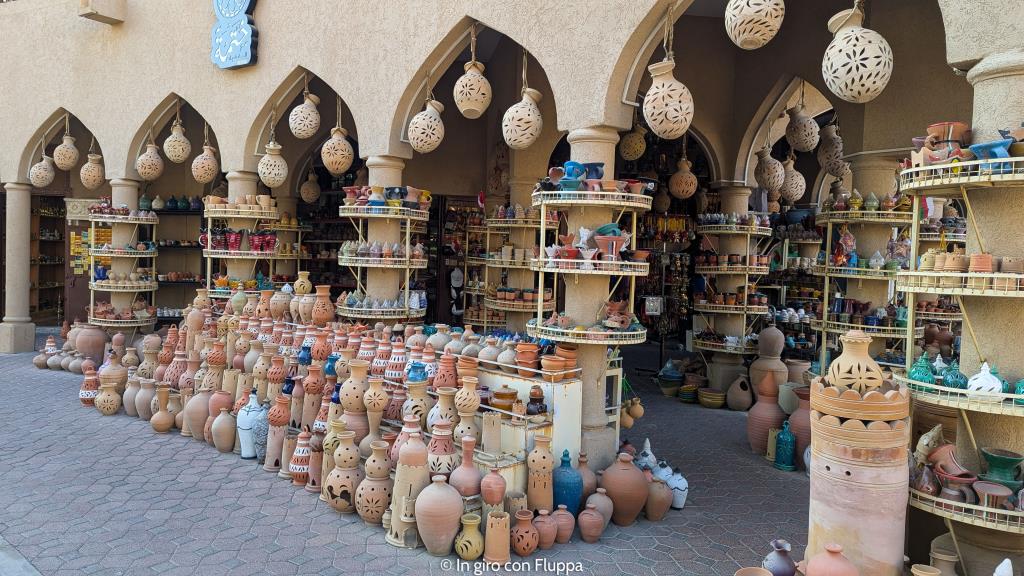 ceramiche in vendita nel souq di Nizwa