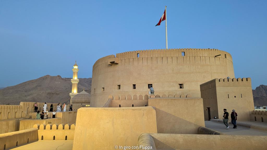 forte di Nizwa al tramonto