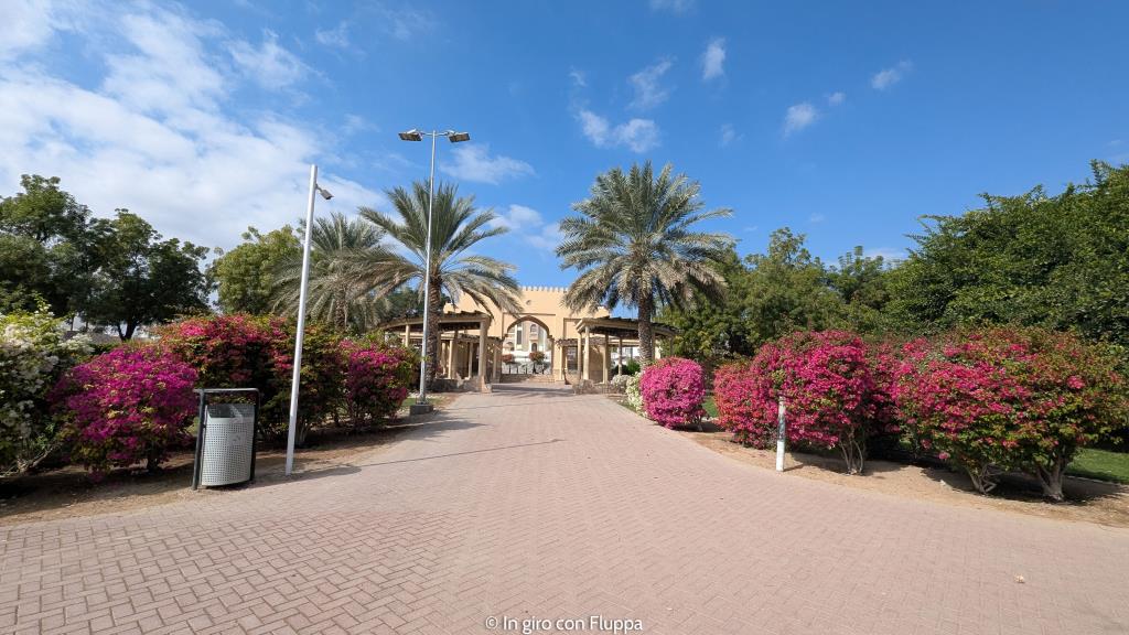 Giardini fioriti nel parco del Falaj Daris