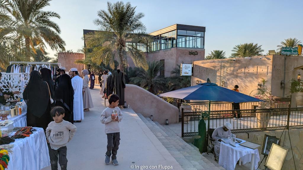 Mercatino locale sulle antiche mura di Nizwa