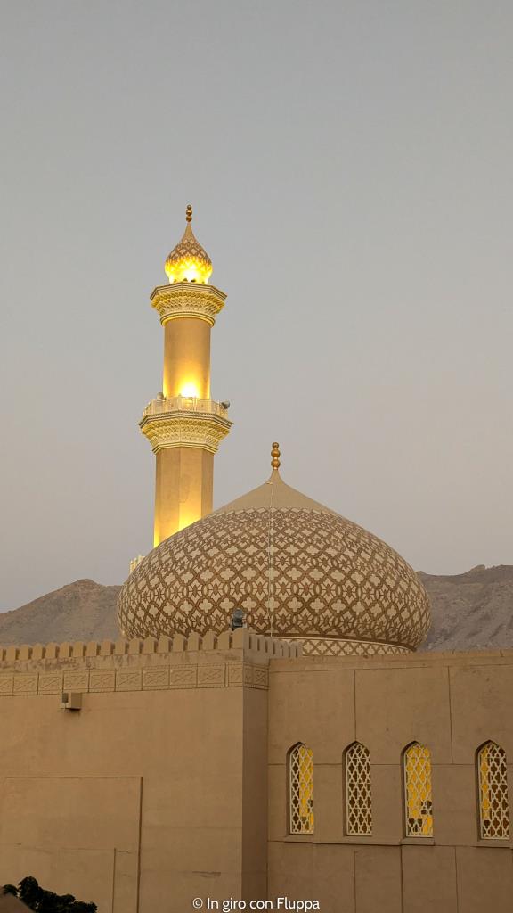 Minareto al tramonto visto dal forte di Nizwa