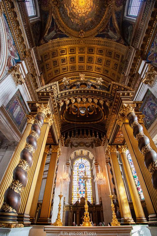 St.Paul's, altare