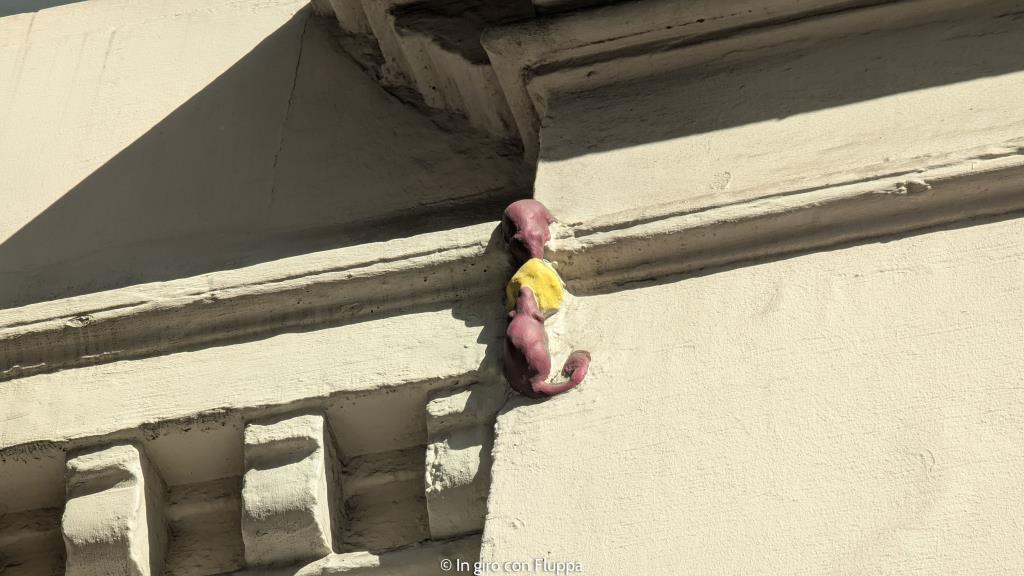 Statua dei topolini che mangiano il formaggio, Londra