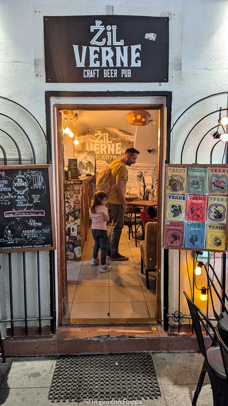 Ingresso dello Žil Verne Craftbeer Pub, Bratislava