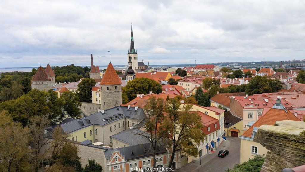 Vista di Tallinn dalla collina di Toompea