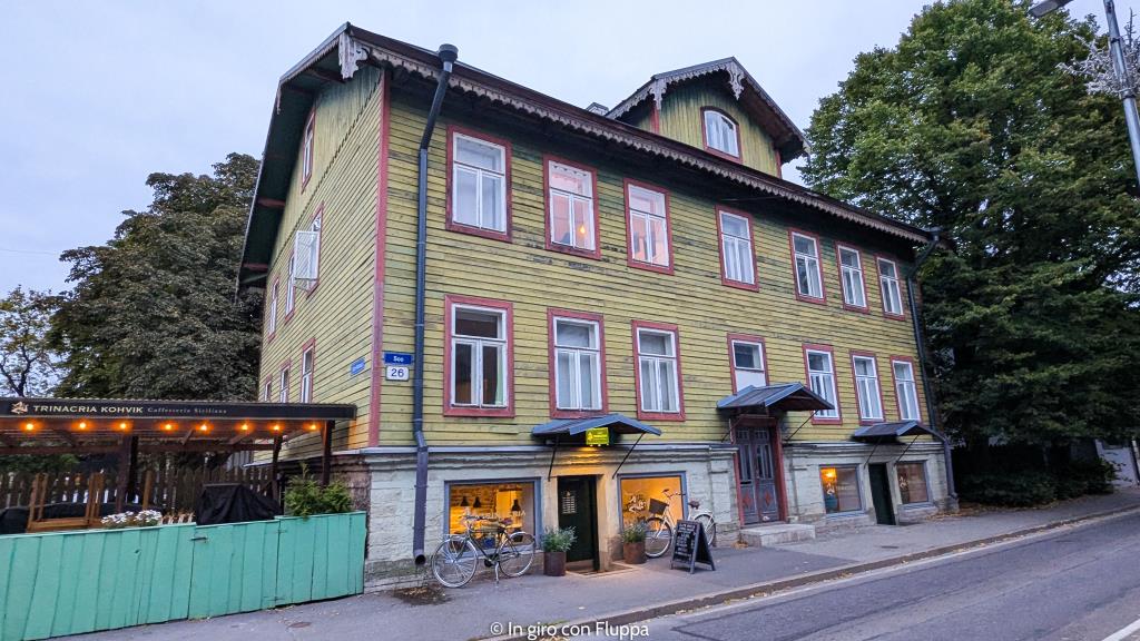 Case in legno colorate nel quartiere di Kalamaja, Tallinn