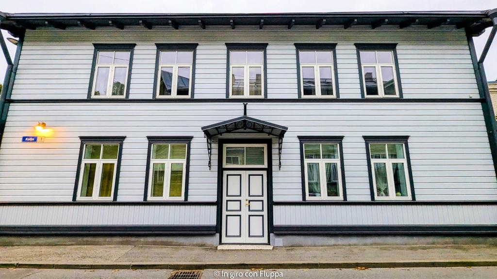 Case in legno colorate nel quartiere di Kalamaja, Tallinn