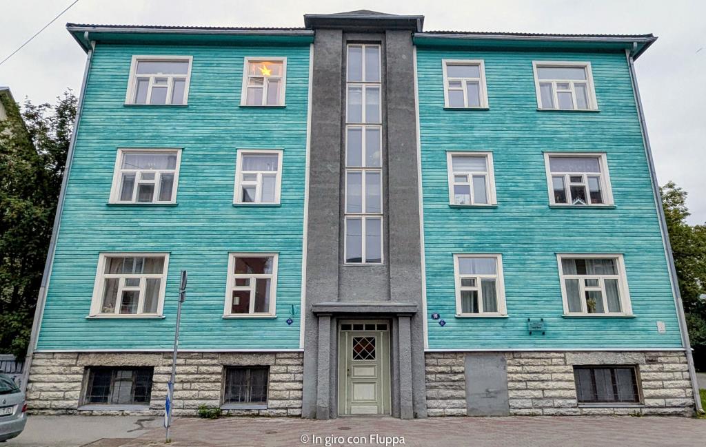 Case in legno colorate nel quartiere di Kalamaja, Tallinn