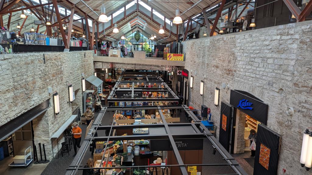 Interno del mercato Balti Jaama Turg, Tallinn