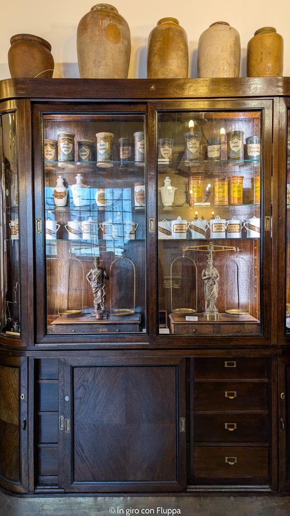 Farmacia del Municipio di Tallinn - credenza