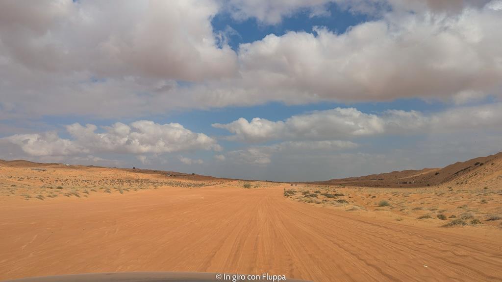 Strada nel deserto Wahiba Sands, Oman