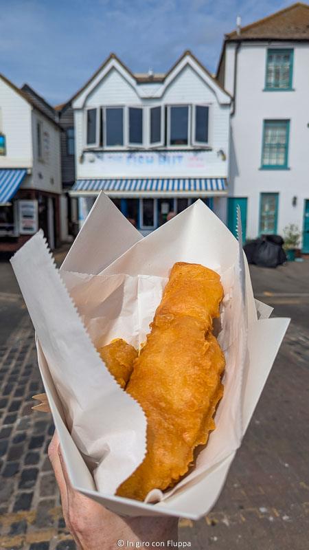 Porzione da asporto di fish and chips
