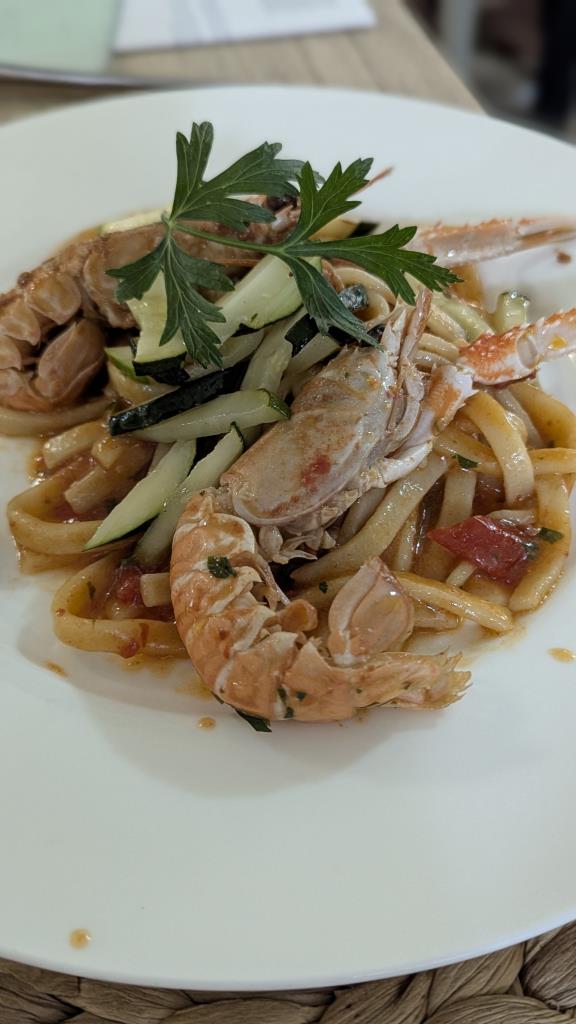 Spaghetti con gambri e zucchine