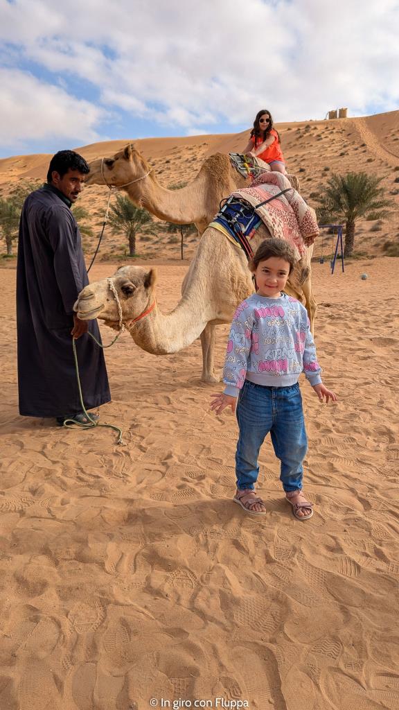 Vicky e il cammello, Deserto Rose Camp, Wahiba Sands, Oman