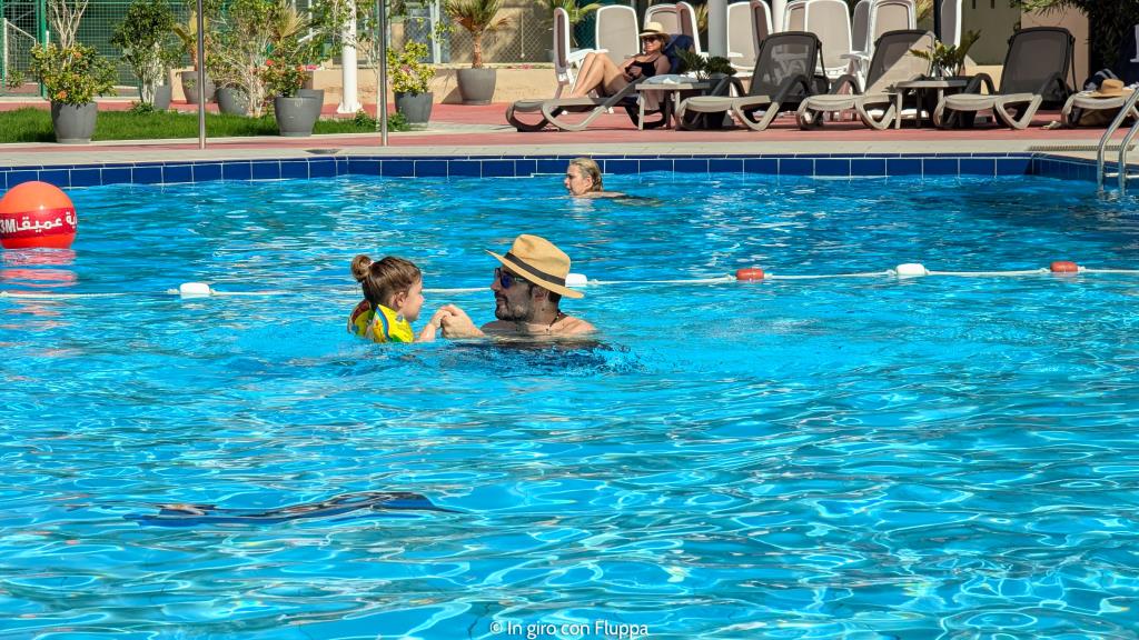 Hotel Al Falaj, Muscat: piscina