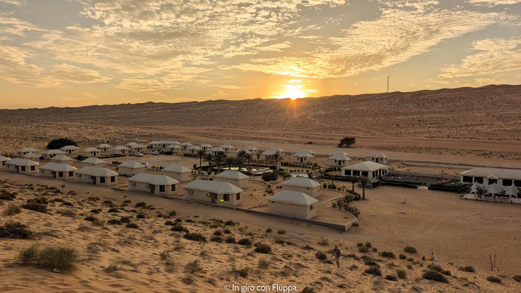 Desert Rose Camp, Oman: vista del campo dalle dune