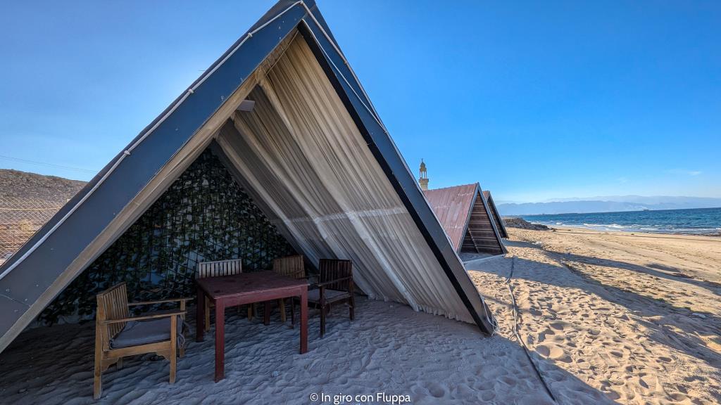 Sedrah Restaurant, tavoli sulla spiaggia