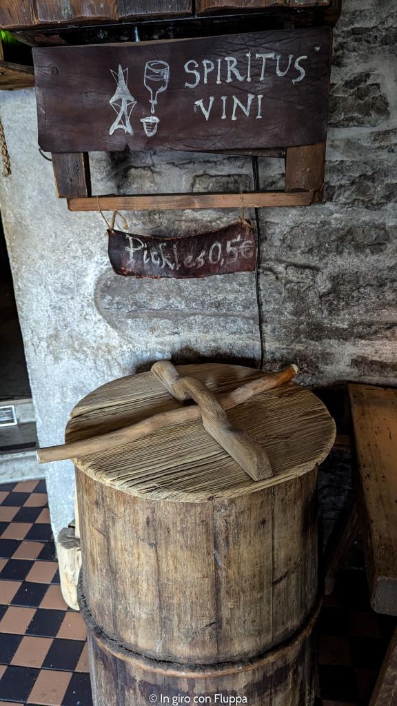 III Draakon Tallinn - botte con sottaceti