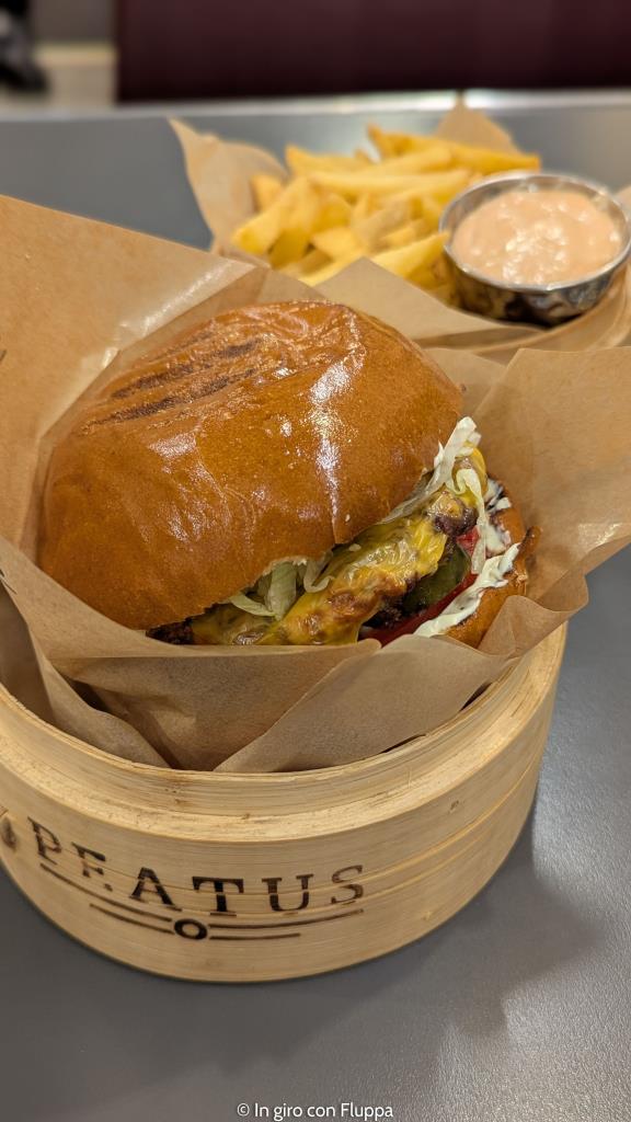 Peatus, Tallinn - burger e patatine