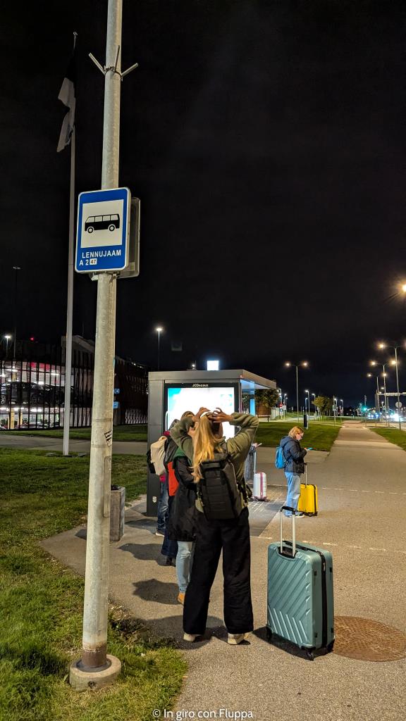 Fermata del bus n.2 all'aeroporto di Tallinn